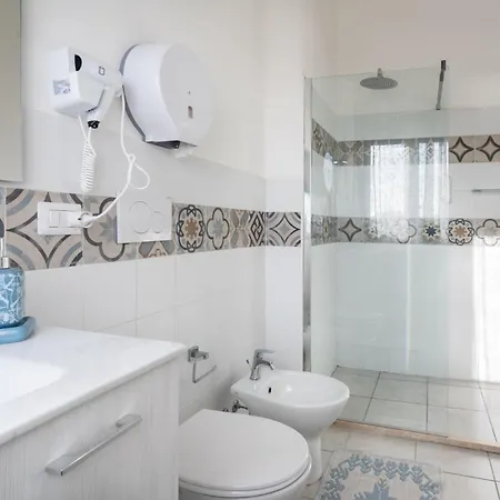 With Port View Affittacamere 3*