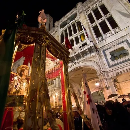 With Port View בית הארחה 3*