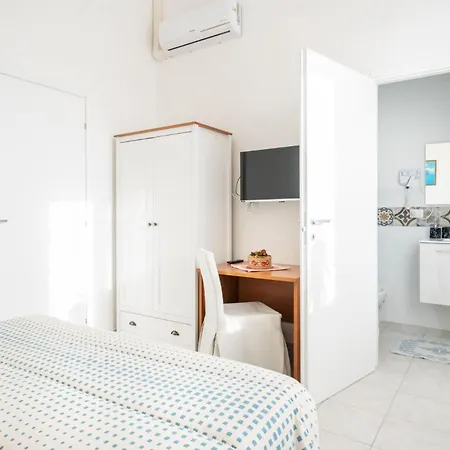 בית הארחה With Port View